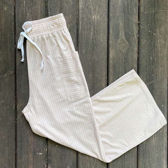 Doe & Rae Relaxed Lightweight Pants - Picture 2 of 5